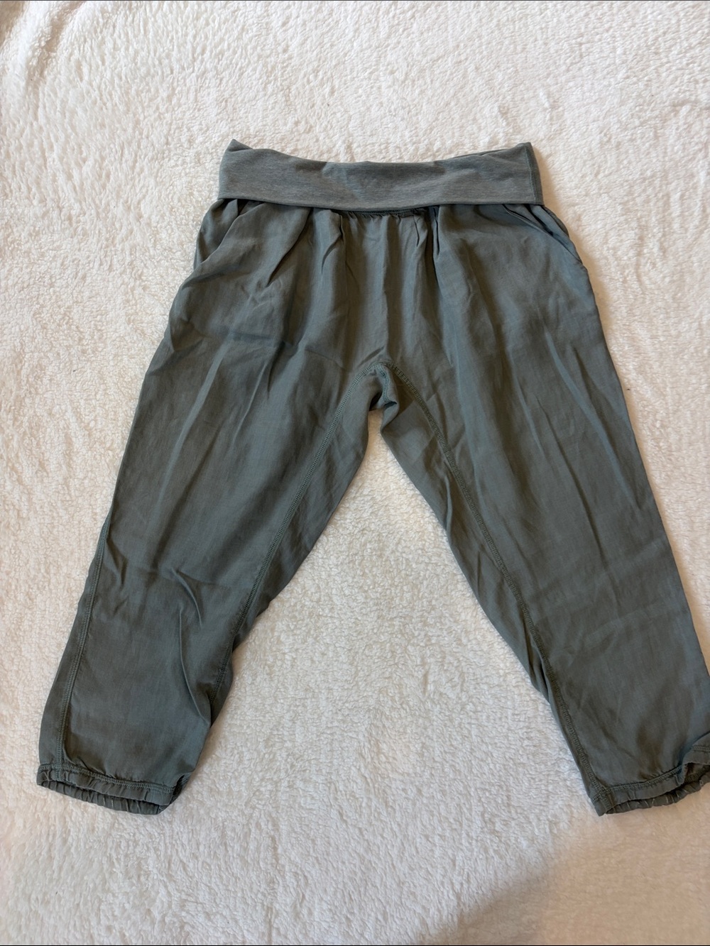 Lululemon Sunset Salutation Crop – Fatigue Green – Size 4